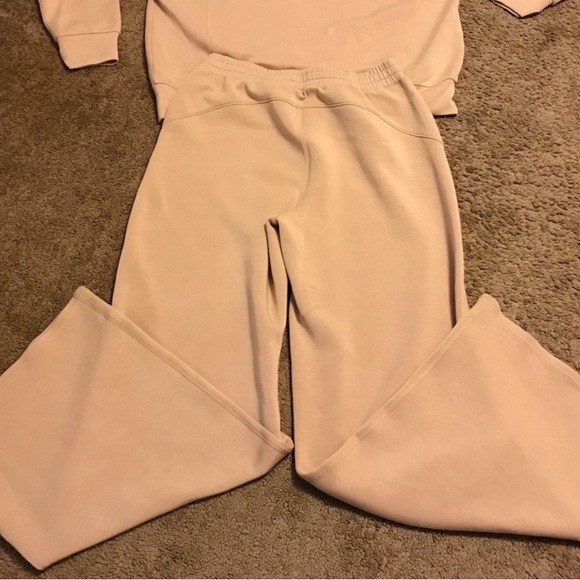 ❤️SPANX AirEssentials
Wide Leg Pant - Picture 6 of 8